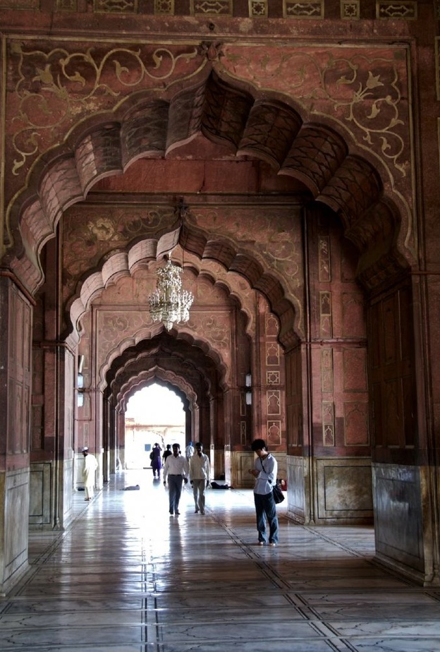 روعة العمارة في المسجد الجامع