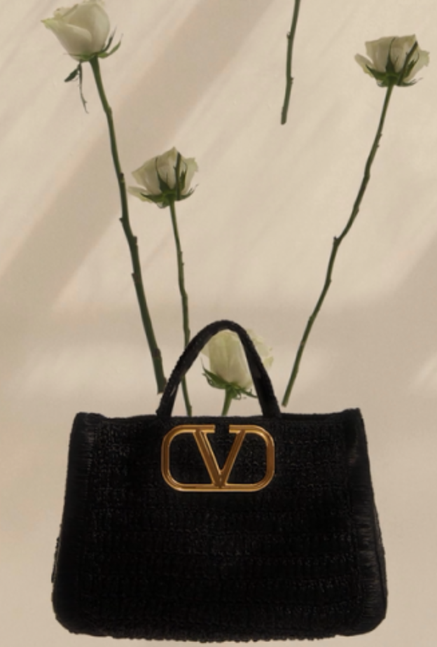 Valentino  تتعاون مع المصور والفنان عبدالله الماظ