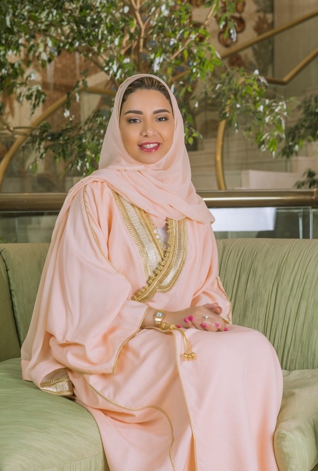 مدربة الأتيكيت السعودية دانية بن سعيدان