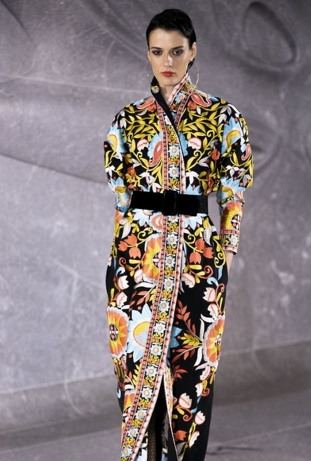 أجمل قفاطين صيفية مطبعة بالورود من ماركات عالمية في رمضان 2020 من Naeem Khan