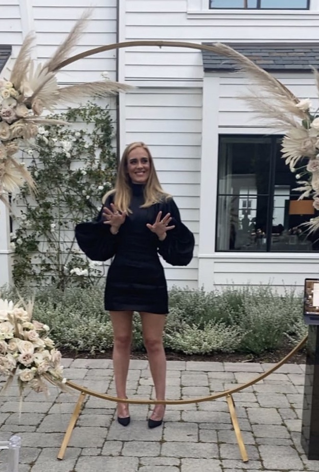 فاجأت أديل متابعيها بنشرها أول صورة لها بعد خسارتها الكثير من الوزن