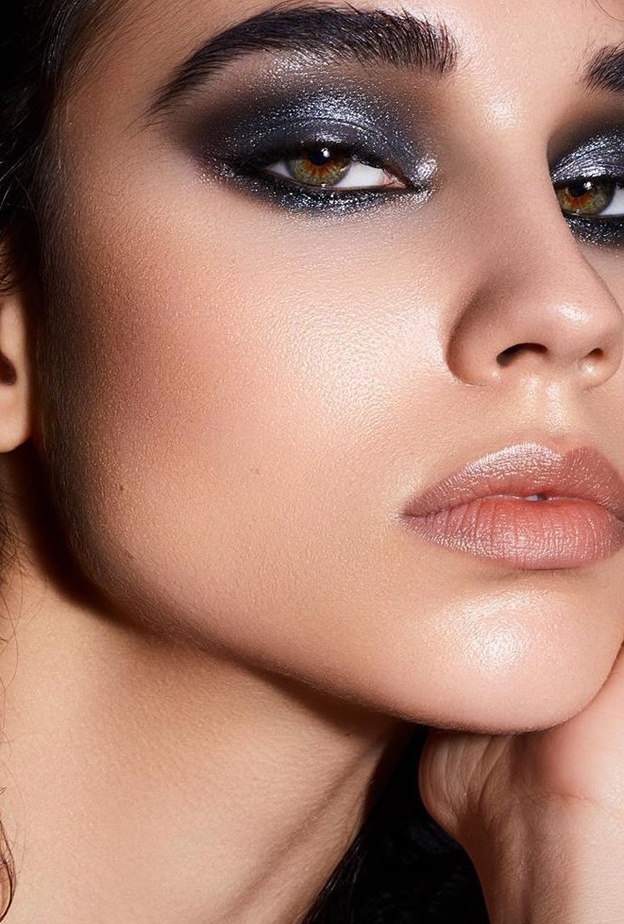 طريقة دمج ظلال العيون المات والميتاليك معاً بالخطوات