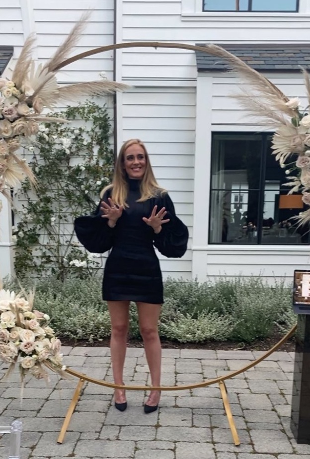 اديل تحتفل بعيد ميلادها بحلة جديدة