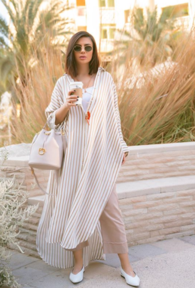  لوك شرقي بدرجات اللون البيج اختارته ديما الأسدي