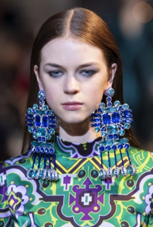 أقراط بارزة وصارخة من أندرو جي ان Andrew 