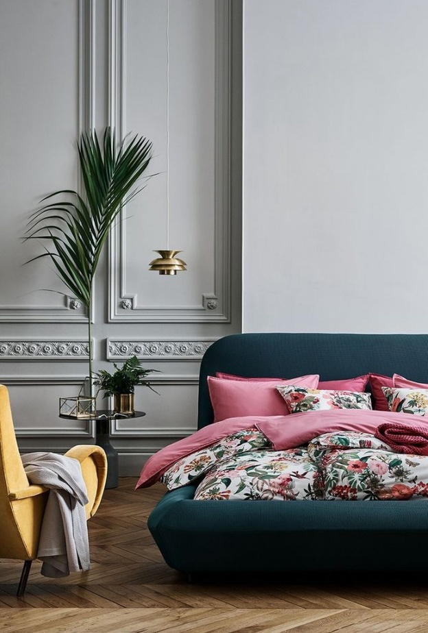 تصاميم أثاث عصري ضمن غرفة نوم أنيقة وكلاسيك