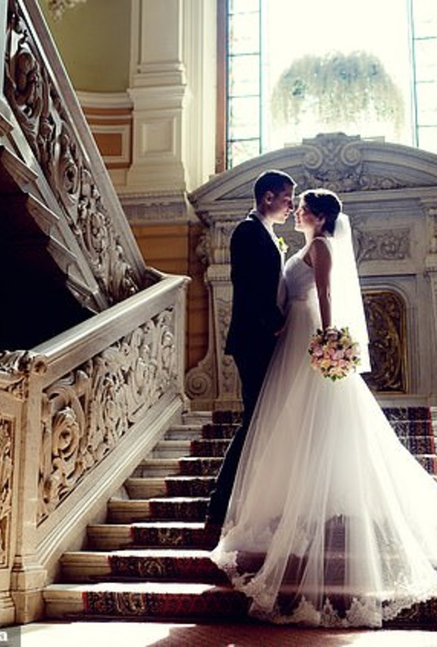  عروسين يتعرضان للاستهجان بسبب طلب غريب