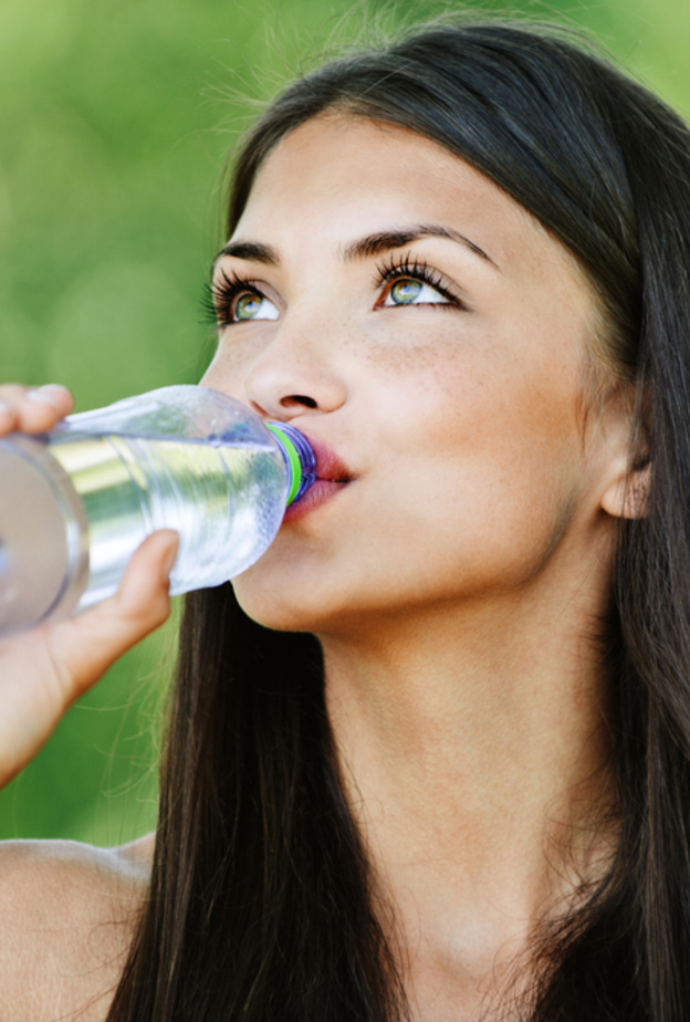 الإفراط بشرب الماء عند الافطار يزيد الوزن