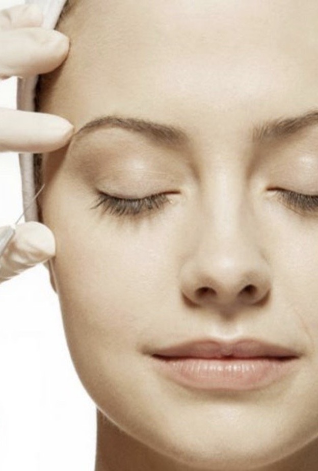 احصلي على حواجب مثالية ورائعة من خلال عملية رفع الحواجب بالحقن