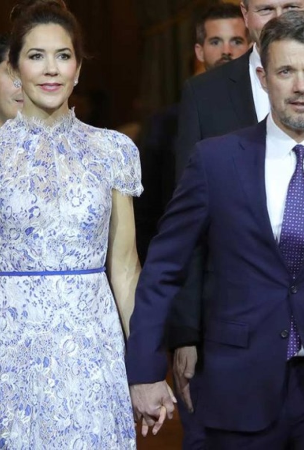 الأمير فريدريك وزوجته ينشران صورة طريفة لهما من غرفة المعيشة في منزلهما