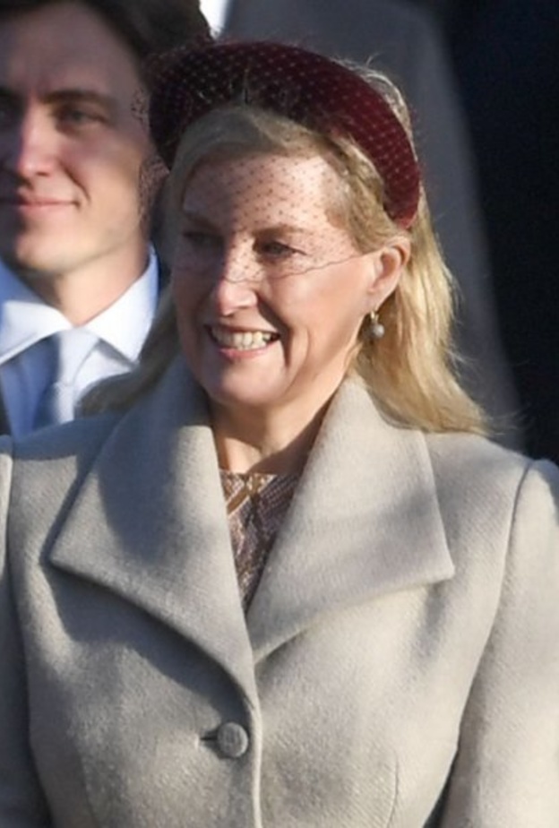 صوفي كونتيسة وسكس تكشف عن سر الإطلالات الملونة للملكة