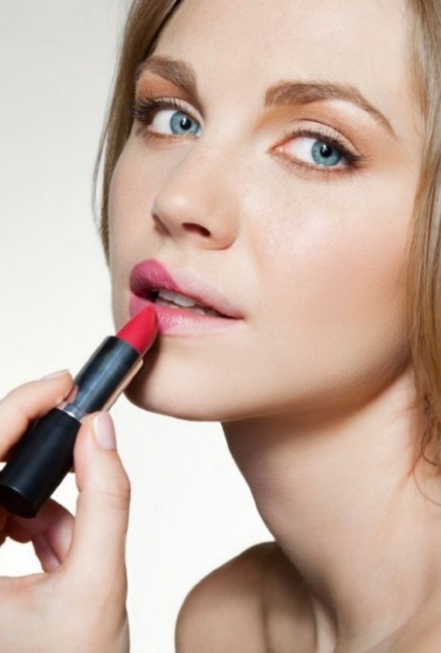 احدث الوان احمر الشفاه موضة صيف 2020