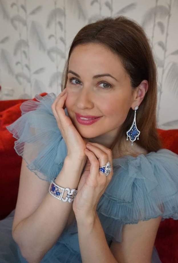  ريا أبي راشد ترتدي مجوهرات جيد JadeJewellery