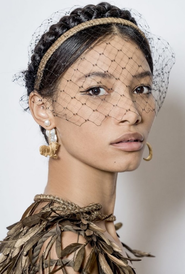 اجمل صيحات مكياج صيف 2020 مع الآيلاينر البارز من DIOR