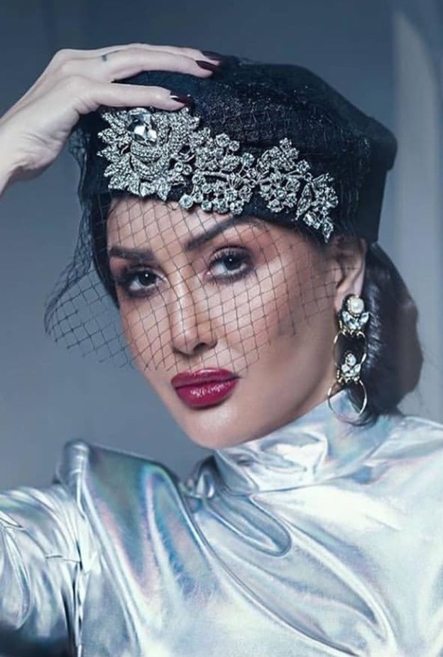 غادة عبد الرازق تحافظ على اطلالات جمالية شبابية