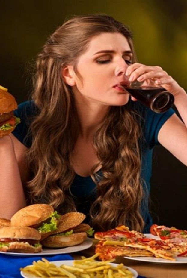  اضرار الافراط في تناول الطعام في رمضان