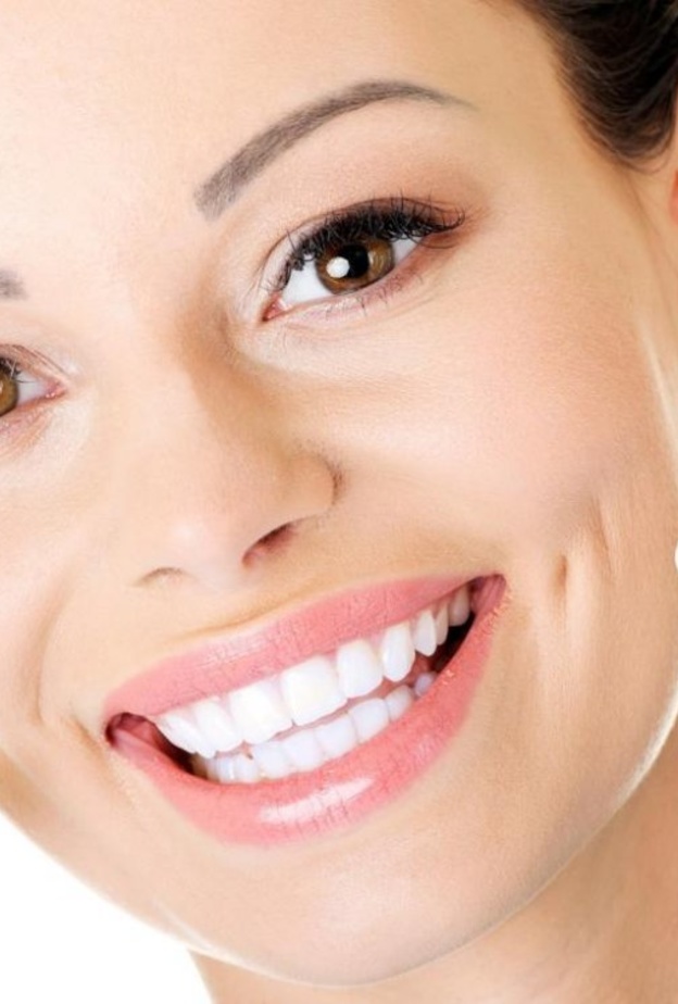 احصلي على ابتسامة رائعة بعد تبييض أسنانك بالليزر