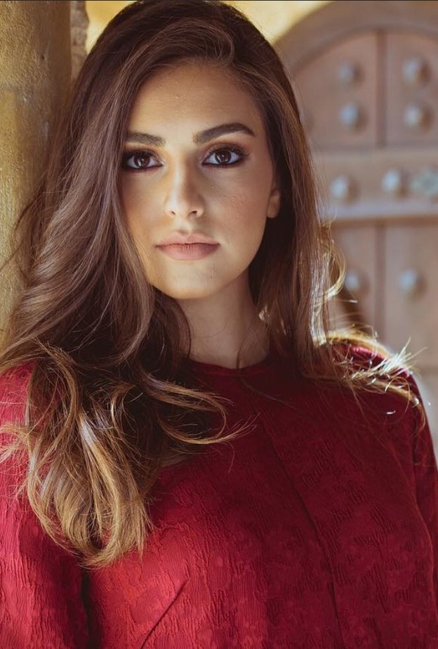  مكياج طبيعي وبرونزي بأسلوب فاليري أبو شقرا