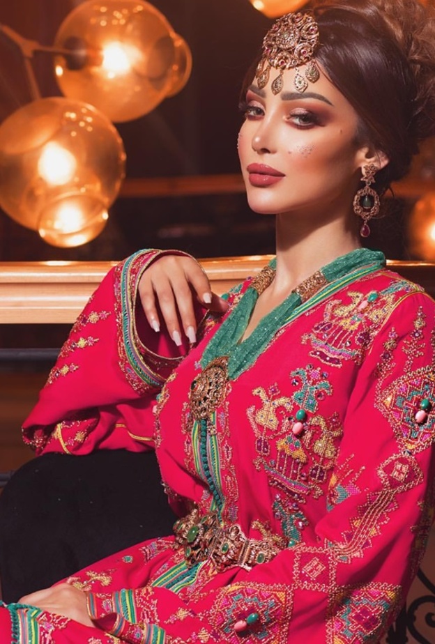  احدث موديلات قفاطين مغربية فاخرة لعيد الفطر مستوحاة من اطلالات بسمه بوسيل