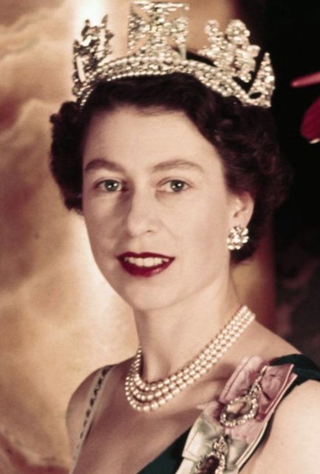 الصدفة.. كلمة السر في تغير الأدوار داخل العائلات الملكية