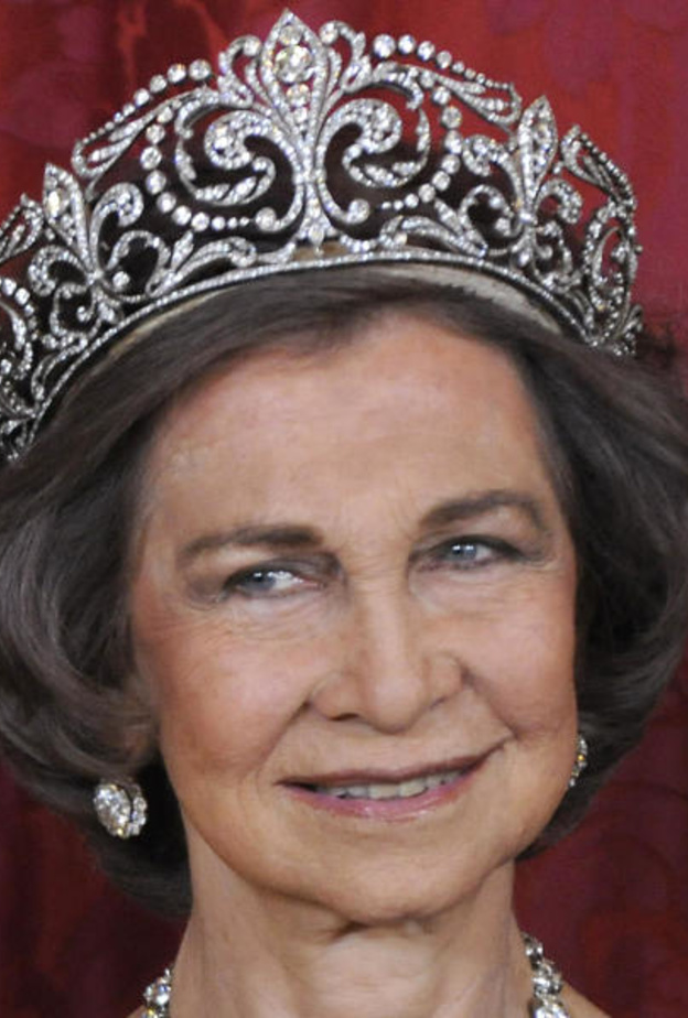  الملكة صوفيا ترتدي تاج The Fleur de Lys Tiara