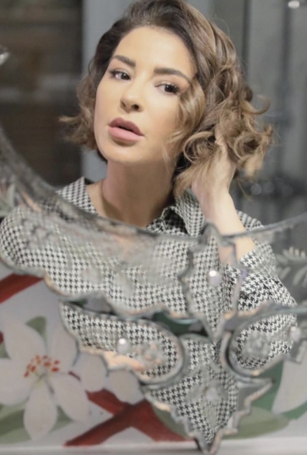 نشرت ماغي بو غصن صورة لها من كواليس مسلسلها الرمضاني