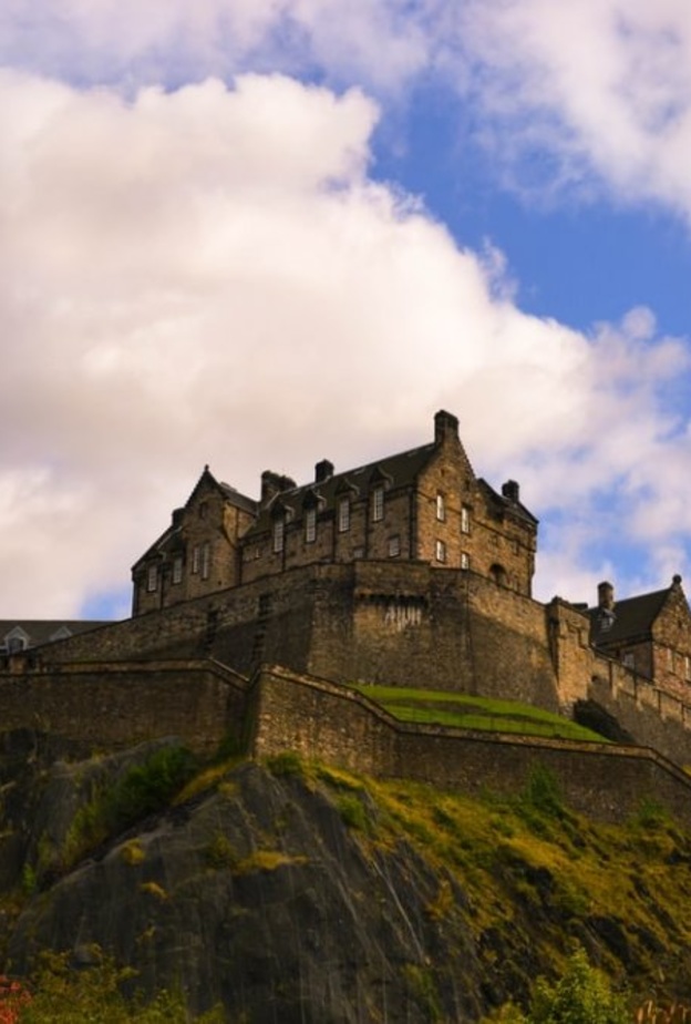 قلعة إدنبره Edinburgh Castle (35,737 متر مربع)، إسكتلندا بواسطة Serena Repice Lentini
