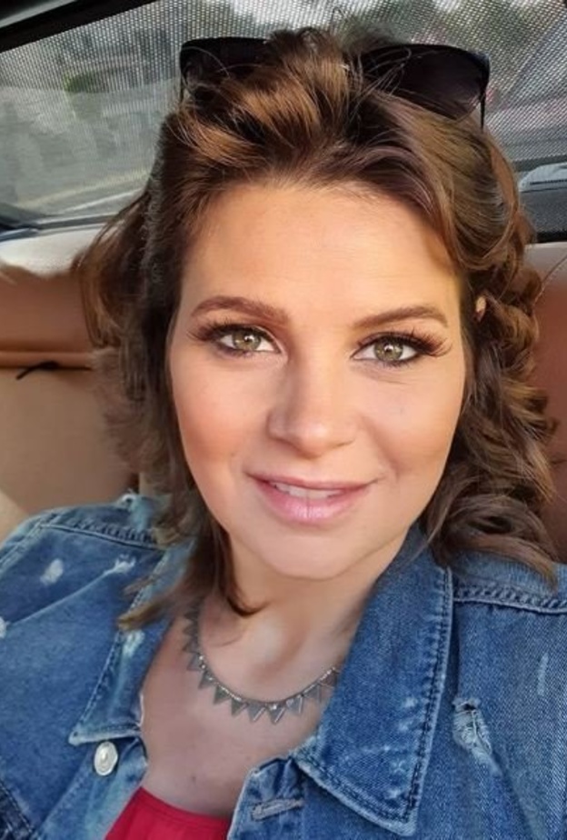 يسرا اللوزي