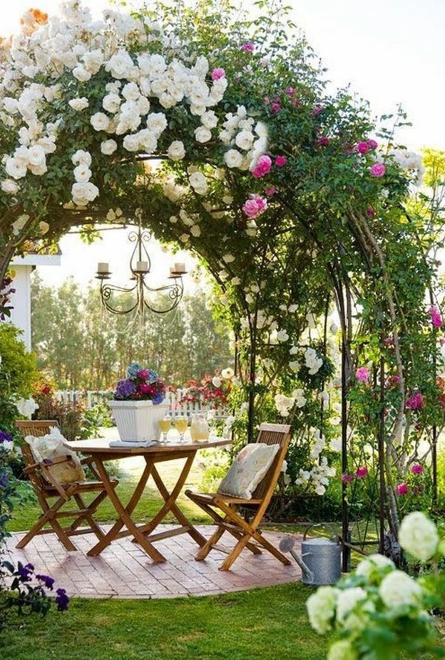 الاقواس المزينة بالورود لديكور حفلات الزفاف