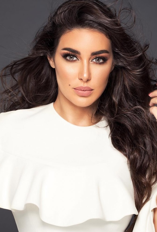  استوحي تسريحات شعر طويل وويفي لاطلالات الفطر 2020 من وحي ياسمين صبري