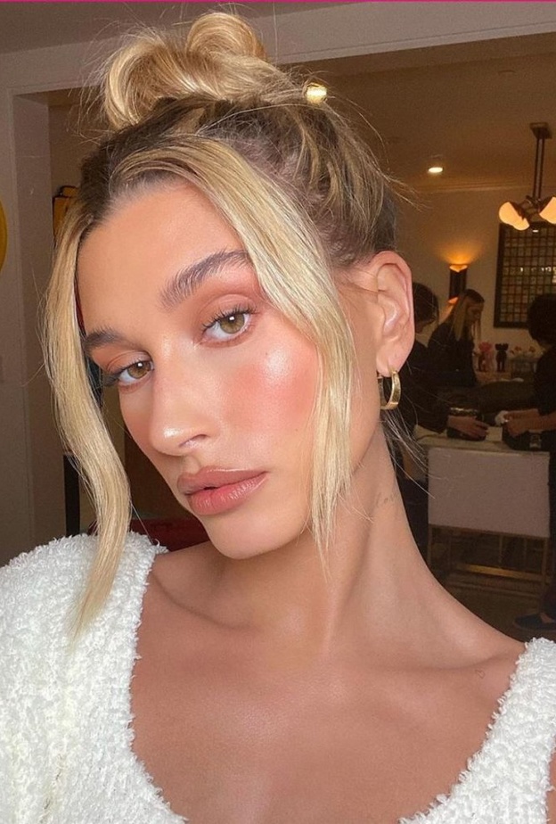 تسريحة الكعكة لصيف حار من أحدث تسريحات 2020