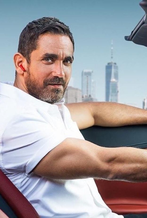  ستايل شبابي بالقميص الأبيض الصيفي مع الساعة الجذابة