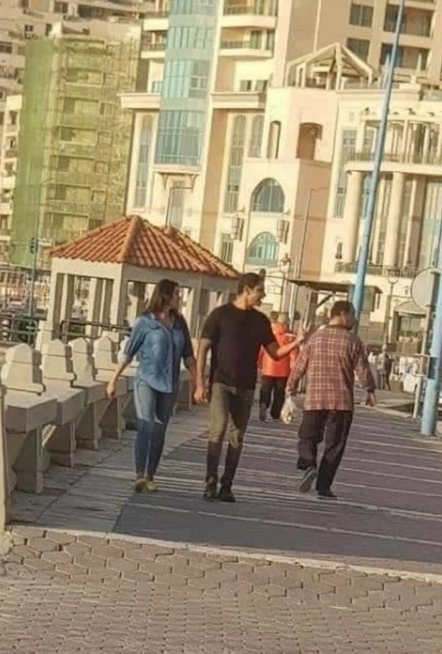 ياسمين صبري واحمد ابو هشيمة على كورنيش الاسكندرية