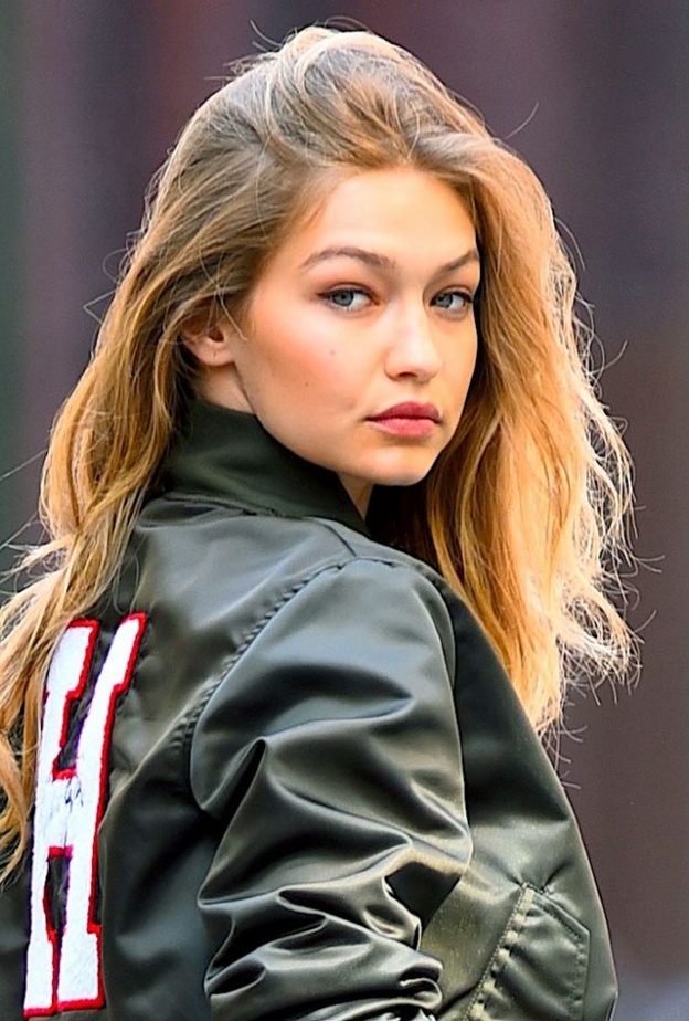 جيجي حديد من مشاهير برج القوس