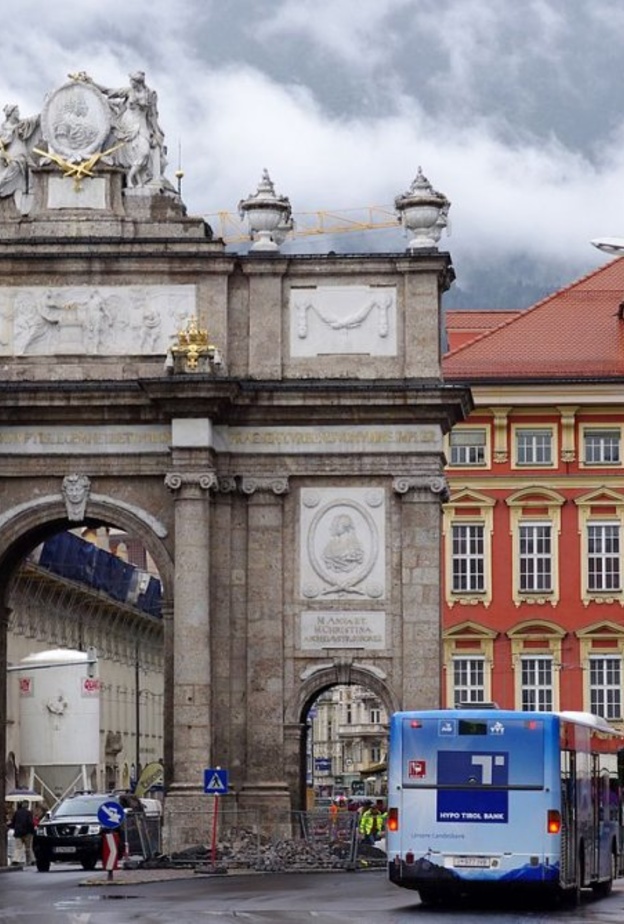 قوس النصر من أفضل أماكن سياحية في انسبروك- بواسطة Jakub Hałun