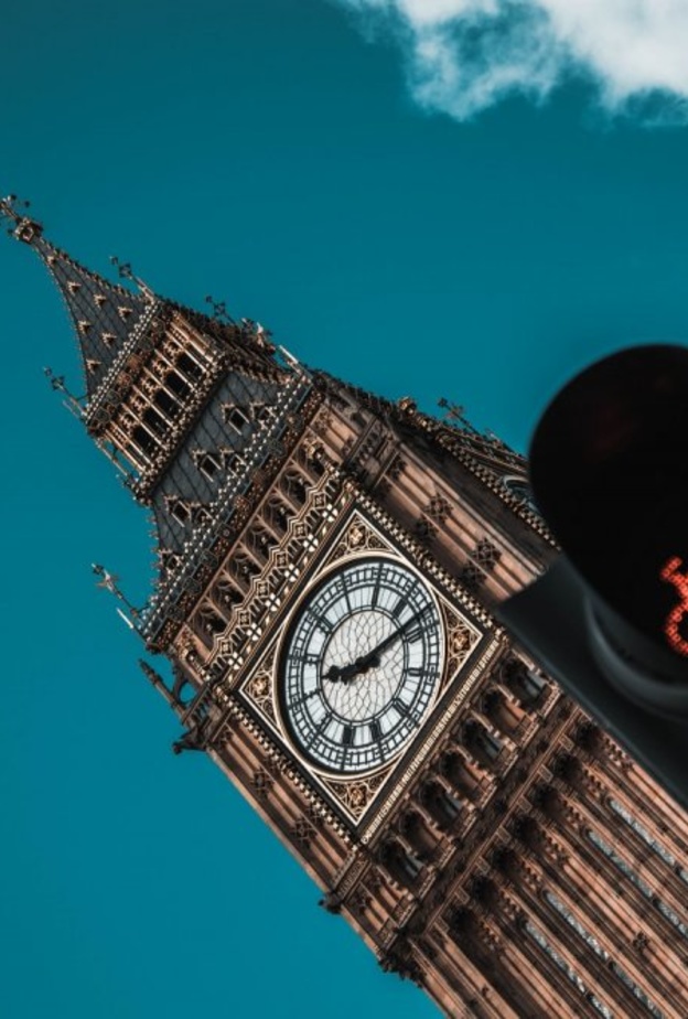 برج ساعة بيغ بن Big Ben، بريطانيا بواسطة Victor Hernandez