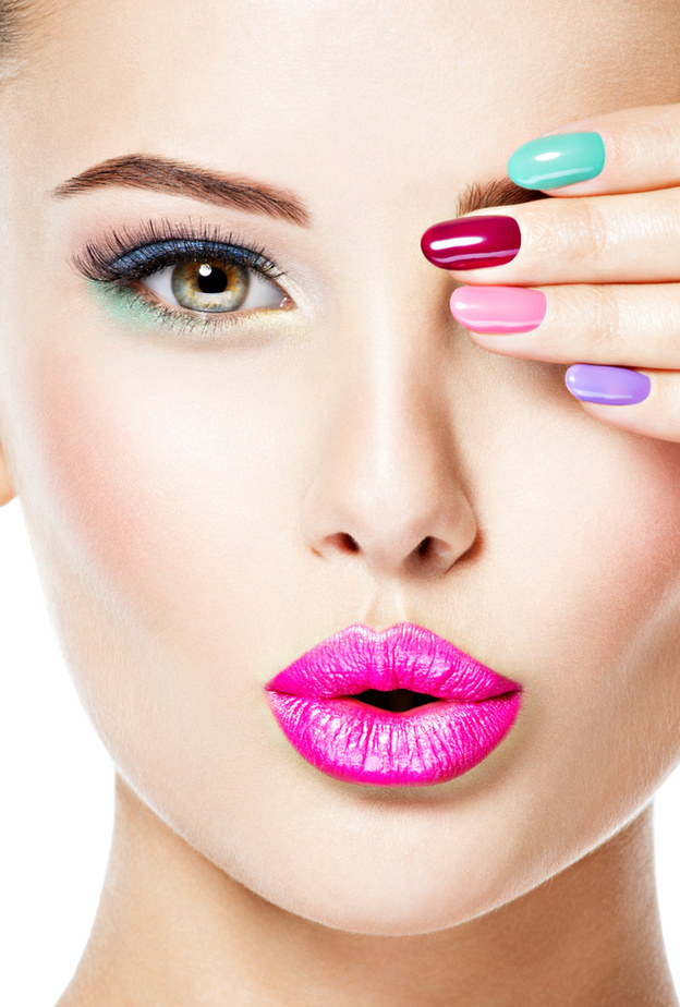 أحدث ألوان المناكير موضة صيف 2020 في العيد