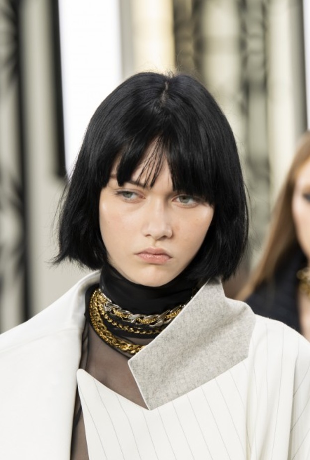  الغرة المفرقة تجعل إطلالتك تبدو طبيعية