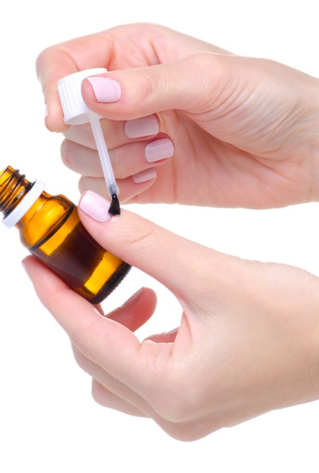 أفضل سيروم لإصلاح الأظافر وترطيب الجلد المحيط بها