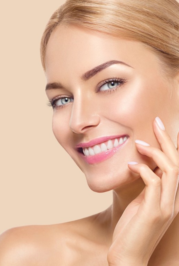 فوائد ماسك عصير الطماطم والجليسرين للبشرة قبل العيد