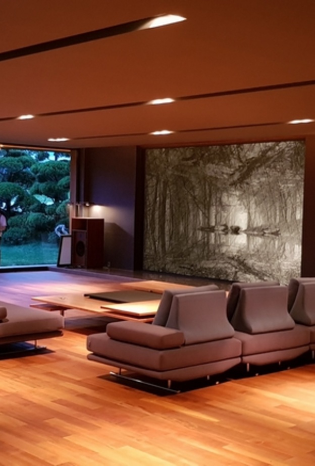  المساحات الواسعة والمريحة في المنزل الشهير من فيلم parasite