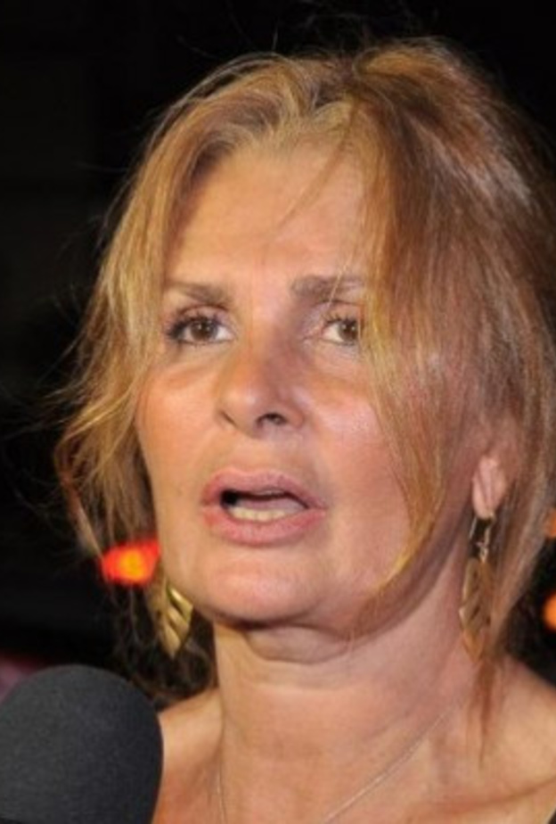 يسرا تنعي صالح كامل 