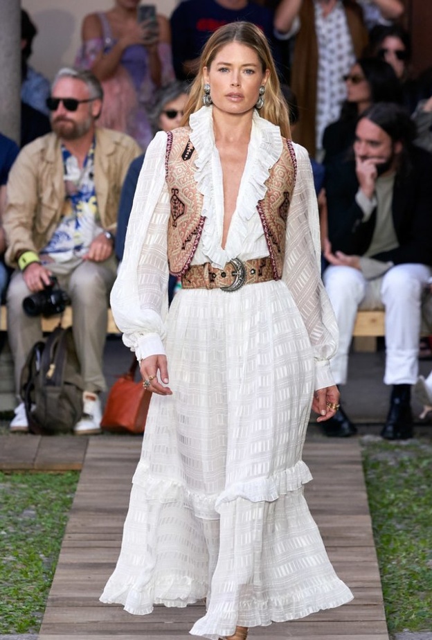 فستان من  etro