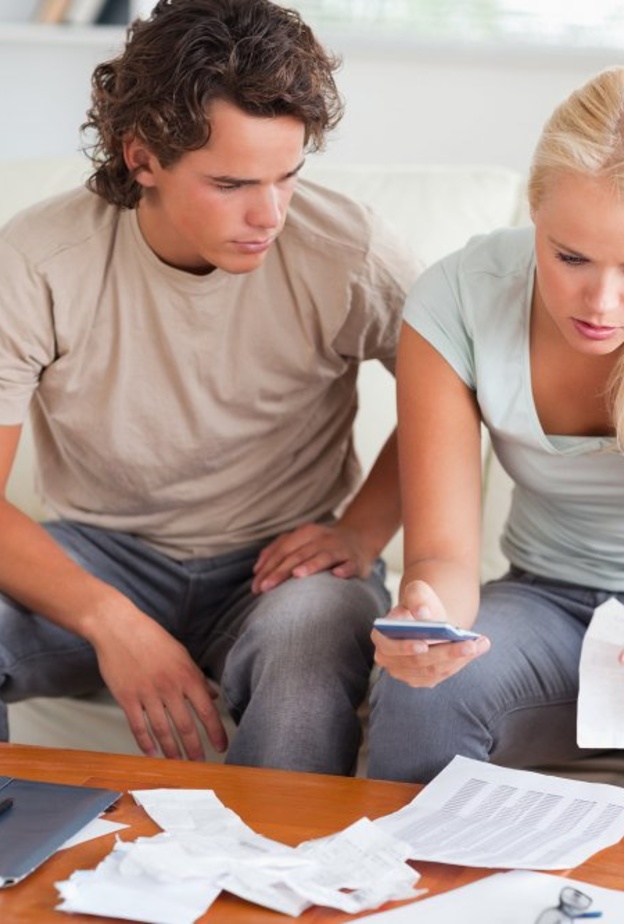 يجب ان تتعرفي على طريقة تفكيره بشأن المال