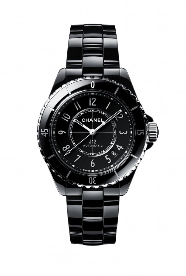 ساعة J12 الأيقونية من CHANEL تبلغ عامها العشرين