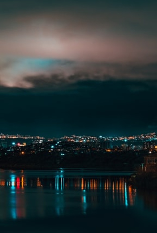 يريفان ليلًا - Levon Vardanyan