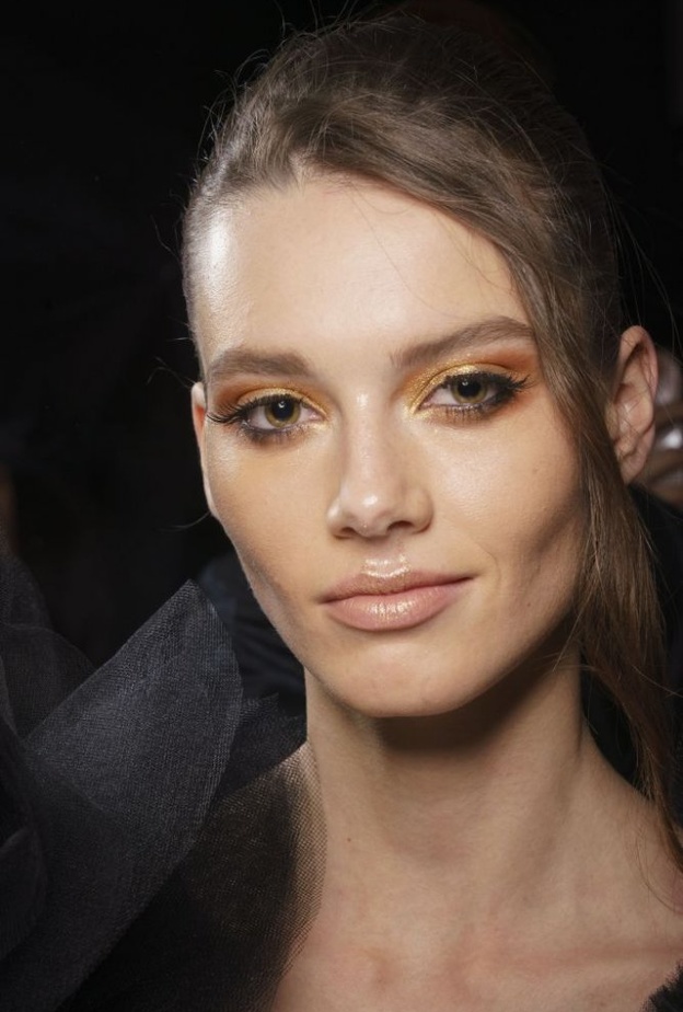  مكياج عيون براق لسهرات عيد الفطر 2020