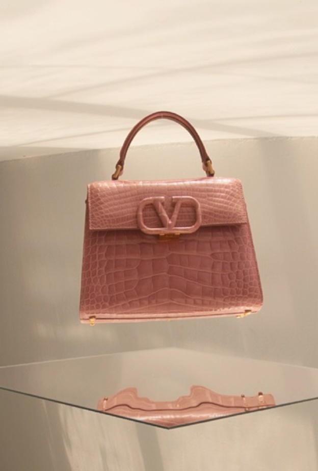 مجموعة أكسسوارات Valentino Garavani بإصدار محدود