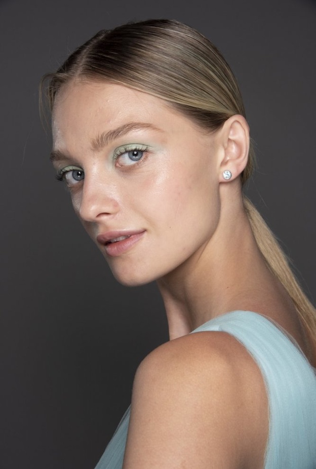 مكياج عيون فاتح بأسلوب alice and olivia