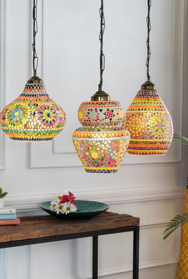 أجهزة إنارة مغربية بألوان مبهجة